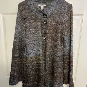 Beautiful long sweater with large buttons to make a statement